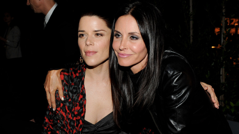 Courteney Cox and Neve Campbell red carpet 