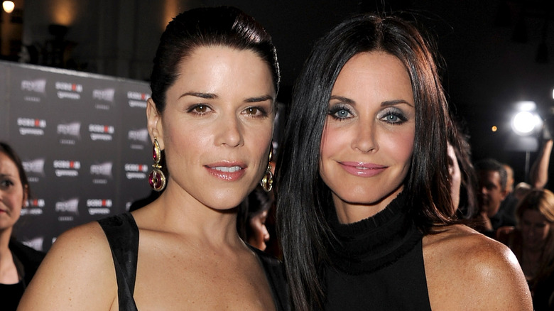 Courteney Cox and Neve Campbell red carpet 