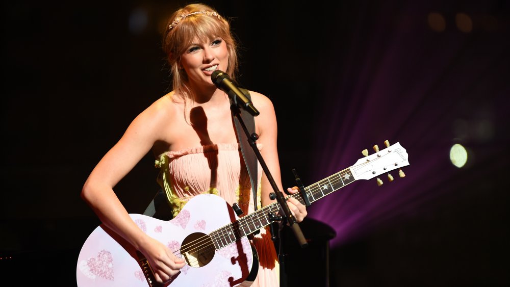 Taylor Swift performing at the TIME 100 Gala Dinner 