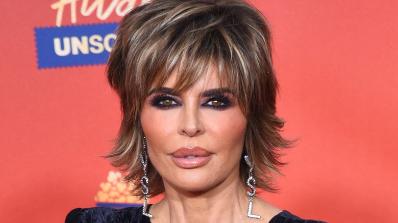 Lisa Rinna posing