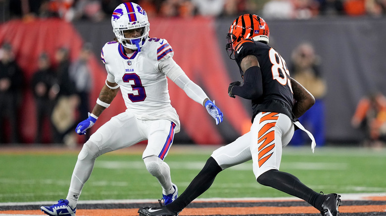 Damar Hamlin and Tee Higgins playing football