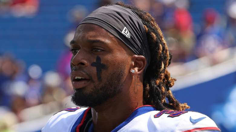 Damar Hamlin with his dreadlocks pulled back