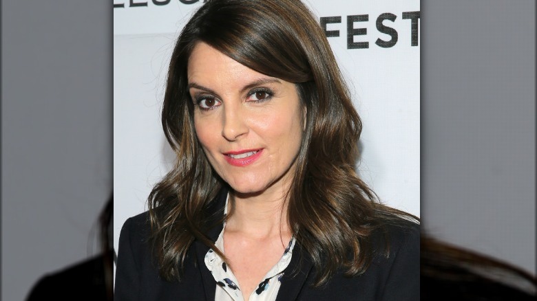 Tina Fey posing at event