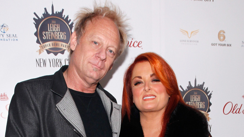 Cactus Moser and Wynonna Judd posing together
