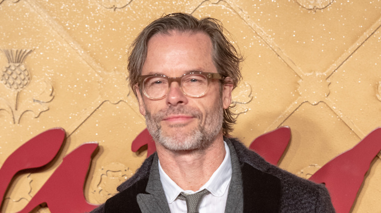 Guy Pearce smirking