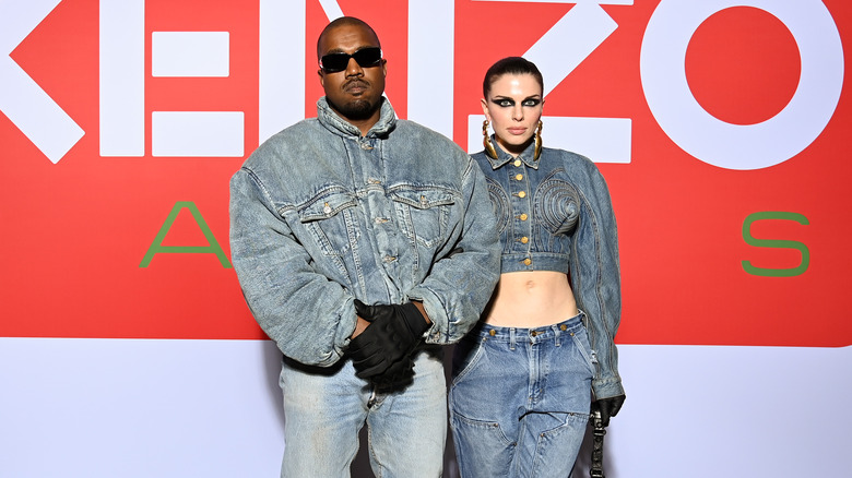 Kanye West and Julia Fox posing