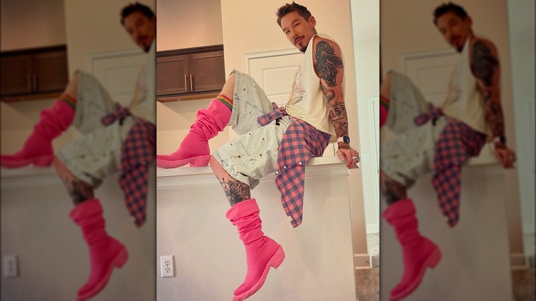 David Bromstad wearing pink boot