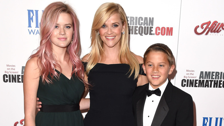 Reese Witherspoon posing with Ava and Deacon Phillippe