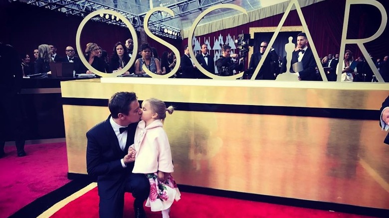 Jeremy Renner kissing his daughter