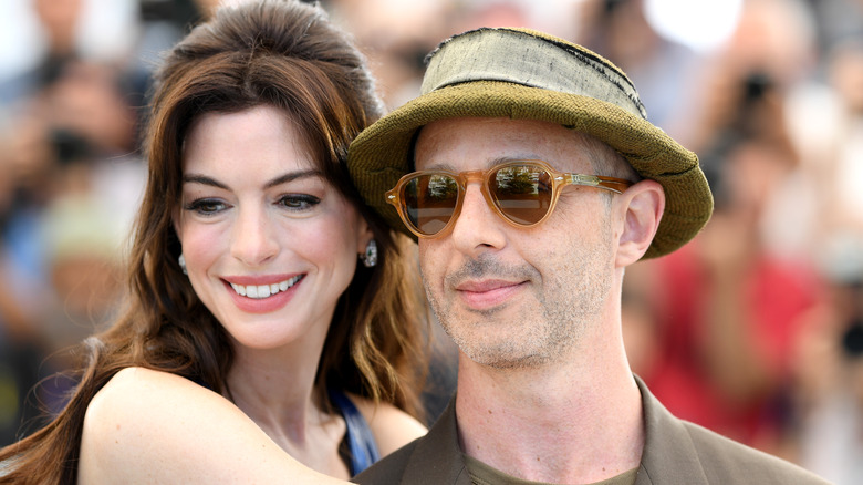 Anne Hathaway and Jeremy Strong red carpet