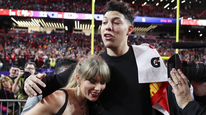 Taylor Swift Jackson Mahomes hug