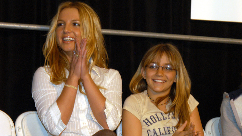 Britney and Jamie Lynn Spears smiling