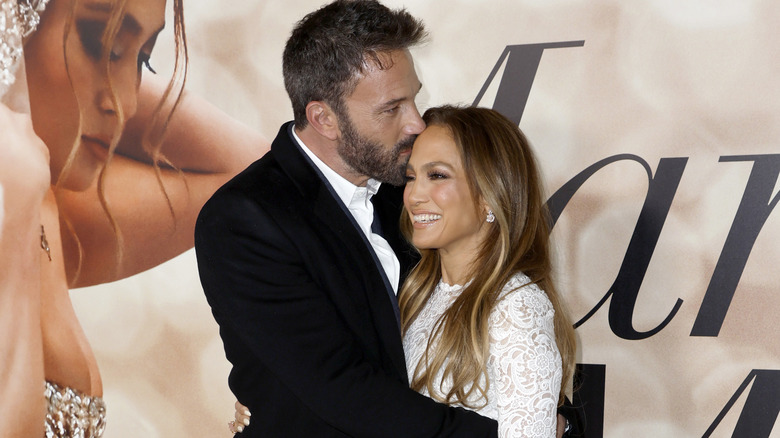 Ben Affleck and Jennifer Lopez posing