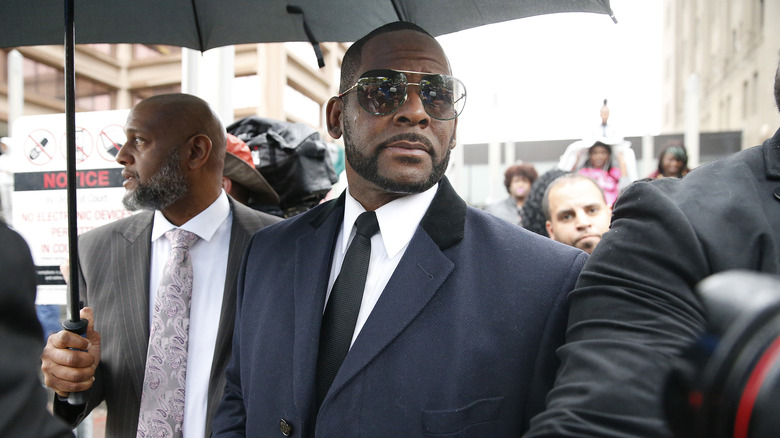 R. Kelly outside of the courthouse