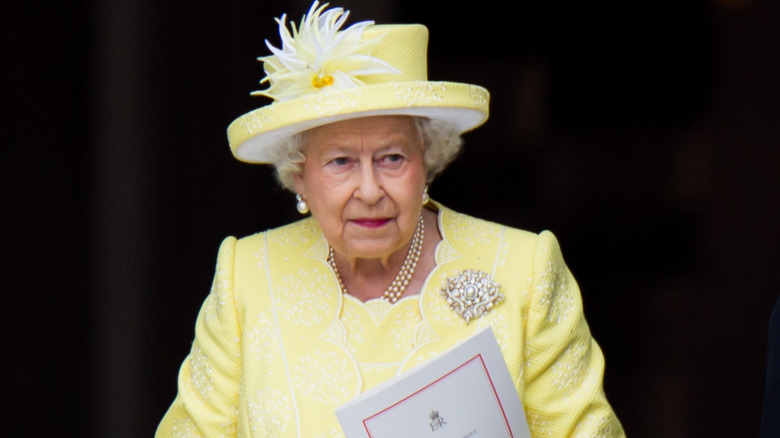 The Queen in yellow