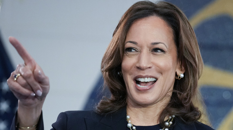 Kamala Harris pointing 