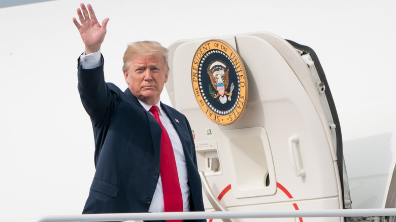 Donald Trump waving