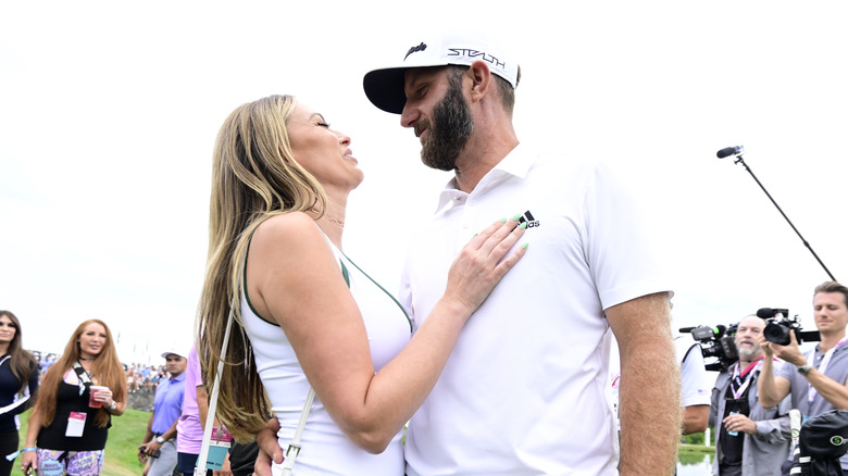 Dustin Johnson and Paulina Gretzky embracing