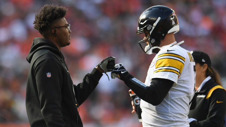 Dwayne Haskins fist bumping Ben Roethlisberger