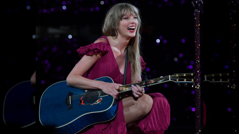 Taylor Swift with her Koi Fish guitar