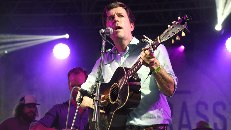 Ed Helms playing banjo, Bonnaroo