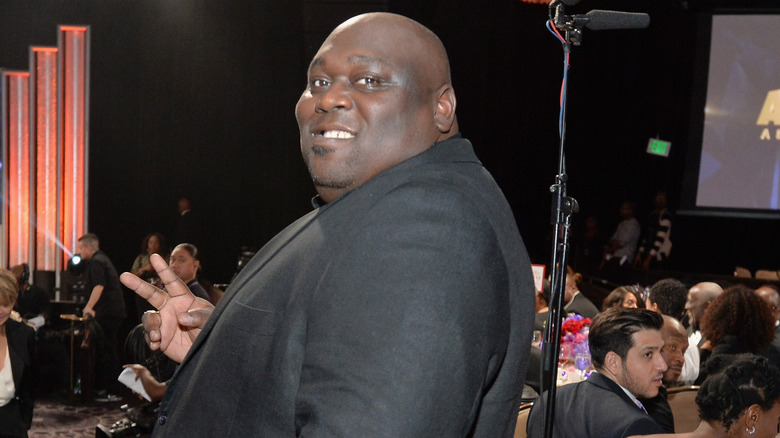 Faizon Love doing peace sign at event