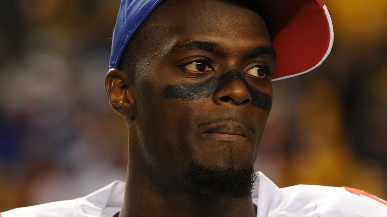 Plaxico Burress grimacing