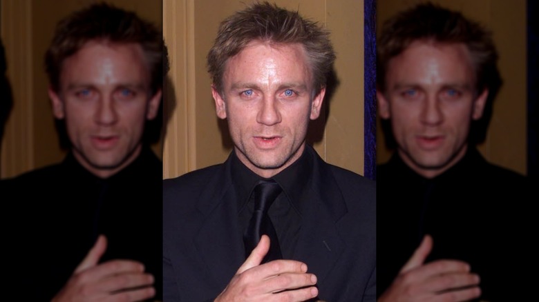 Daniel Craig posing in 2000