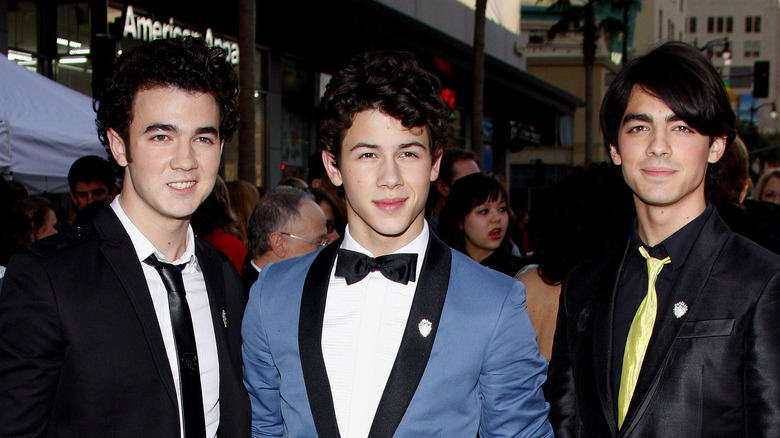 The Jonas Brothers posing