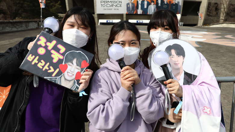 BTS A.R.M.Y. fans posing