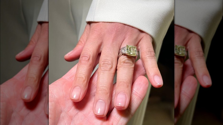 Jennifer Lopez with engagement ring from Ben Affleck