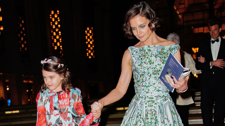 Suri Cruise head band, Katie Holmes floral dress