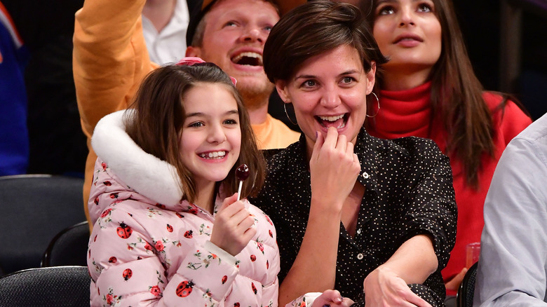 Suri Cruise candy, Katie Holmes short hair, Emily Ratajkowski