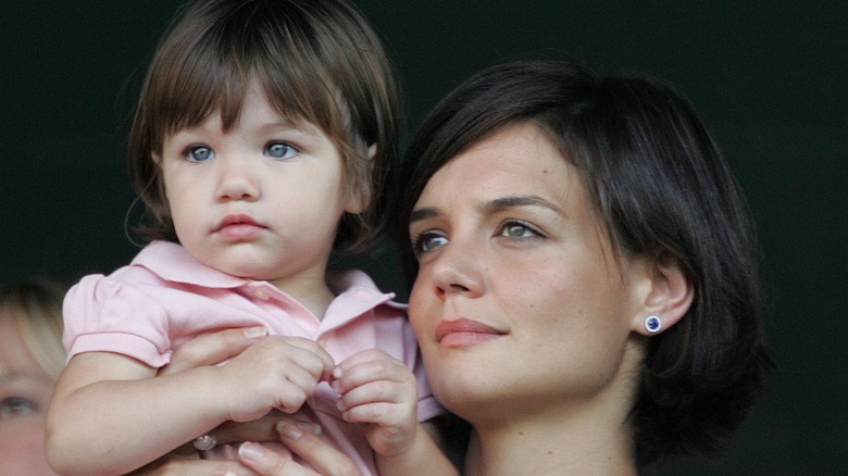 Suri Holmes blue eyes, Katie Holmes short hair