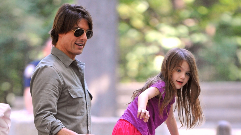 Tom Cruise playing with Suri Cruise long hair