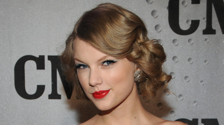 Taylor Swift smirking