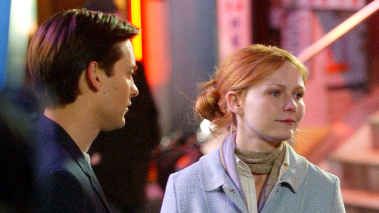 Tobey Maguire and Kirsten Dunst filming Spider-Man