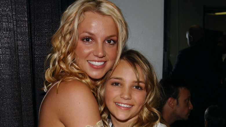 Britney Spears and Jamie Lynn posing together