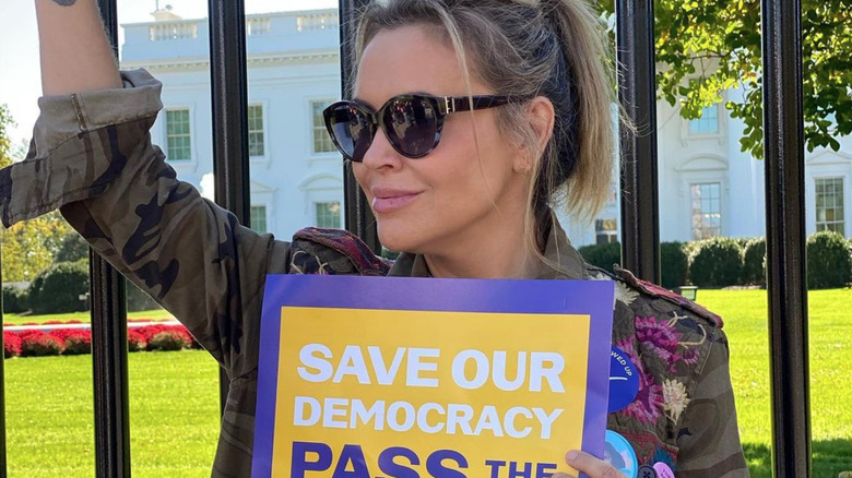 Alyssa milano white house protest