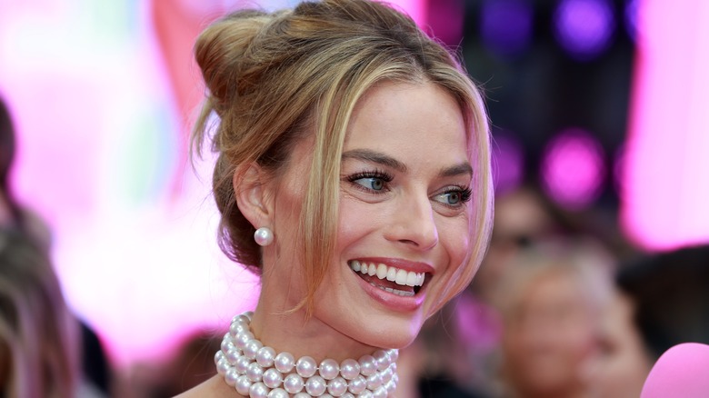 https://www.nickiswift.com/img/gallery/everything-we-know-about-margot-robbie/intro-1690129547.jpg