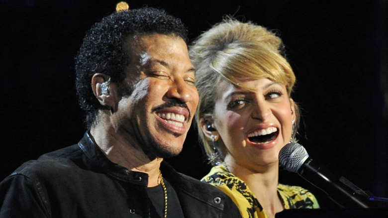 Lionel and Nicole Richie singing