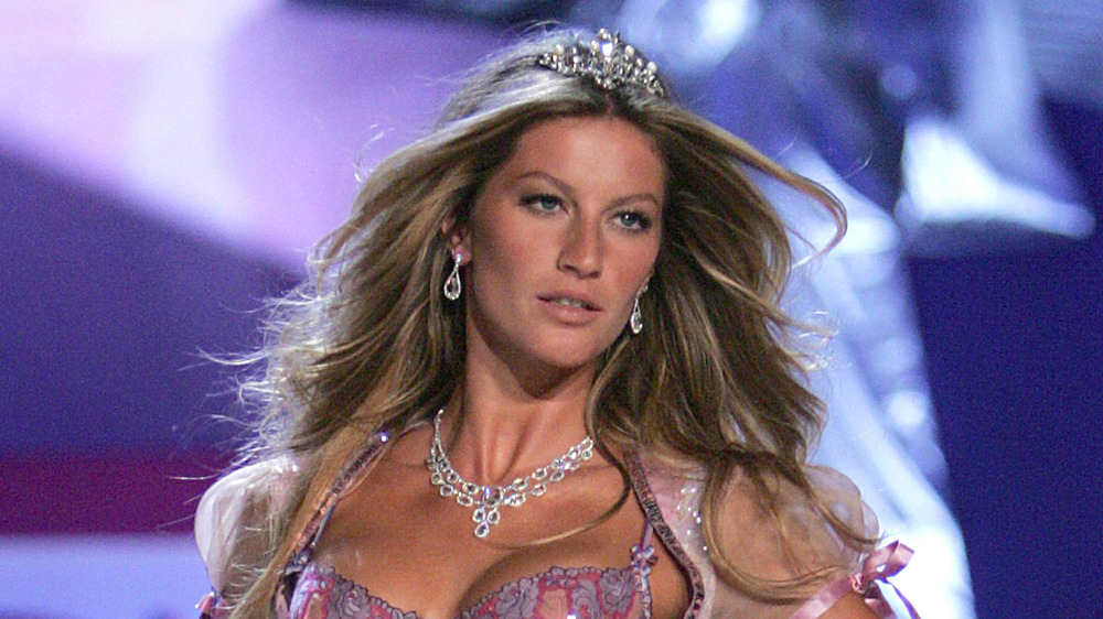 Gisele Bundchen posing on runway