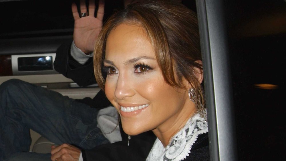 Jennifer Lopez being chauffered 