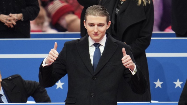 Barron Trump gives double thumbs up at Donald Trump's inauguration ceremony (2025)