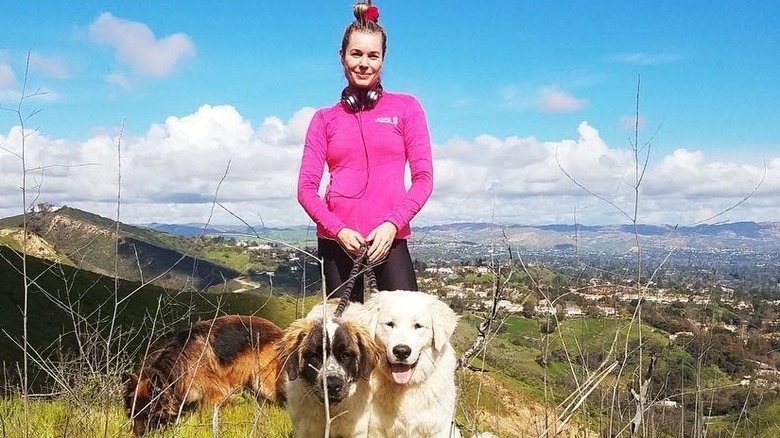 Rebecca Romijn and three dogs