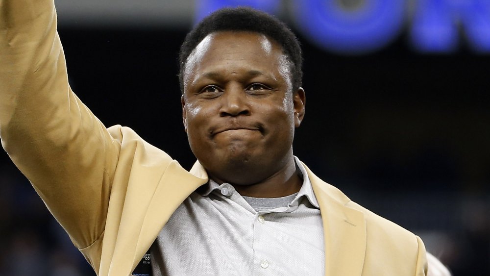 Barry Sanders at 2015 Pro Football Hall of Fame halftime show