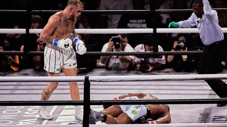 Jake Paul knocking out Tyrone Woodley