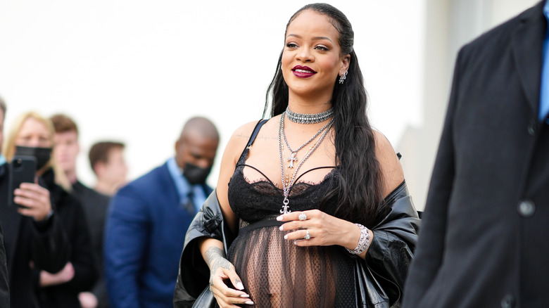 Rihanna smiling while pregnant