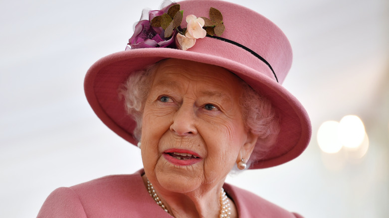 Queen Elizabeth pink hat