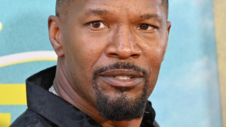 Jamie Foxx posing